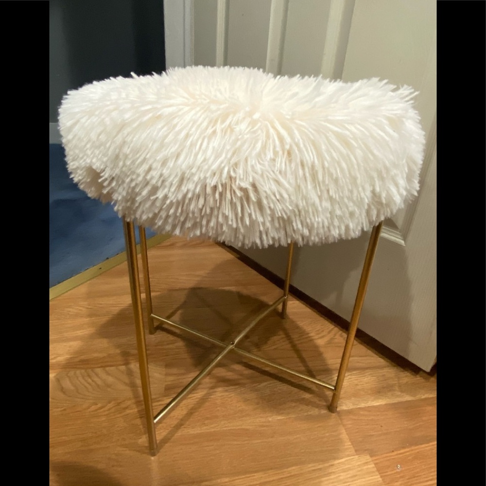 White fluffy chair